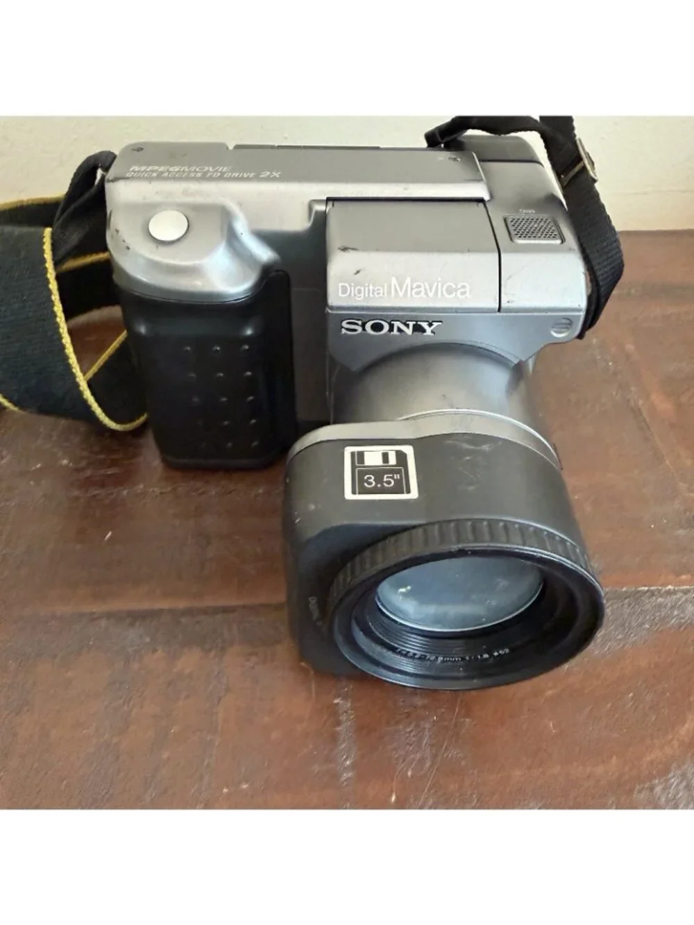 Sony Mavica MVC FD91 Digital Camera Bundle Battery Charger Bag Untested